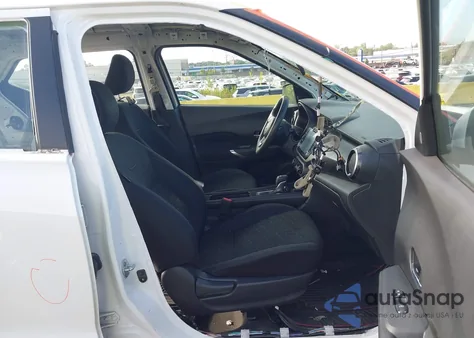 2021 Nissan Kicks Sv Xtronic Cvt z USA, uszkodzony, nr VIN 3N1CP5CVXML487751